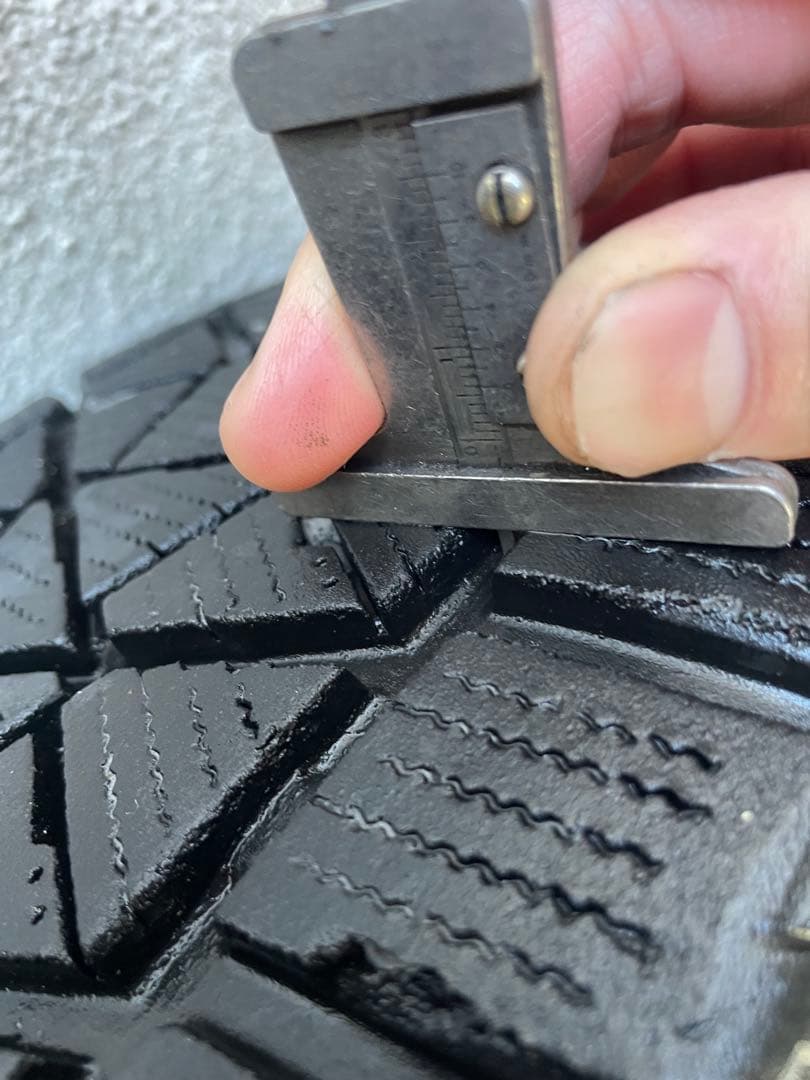 フォレスター純正18インチスタッドレスタイヤホイール4本セット225/55R18