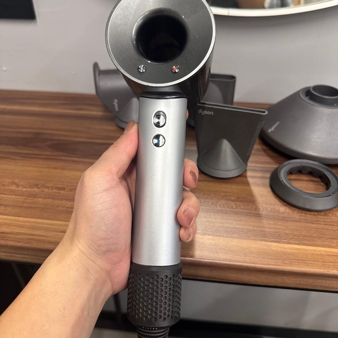 Dyson ヘアドライヤー アタッチメント付き