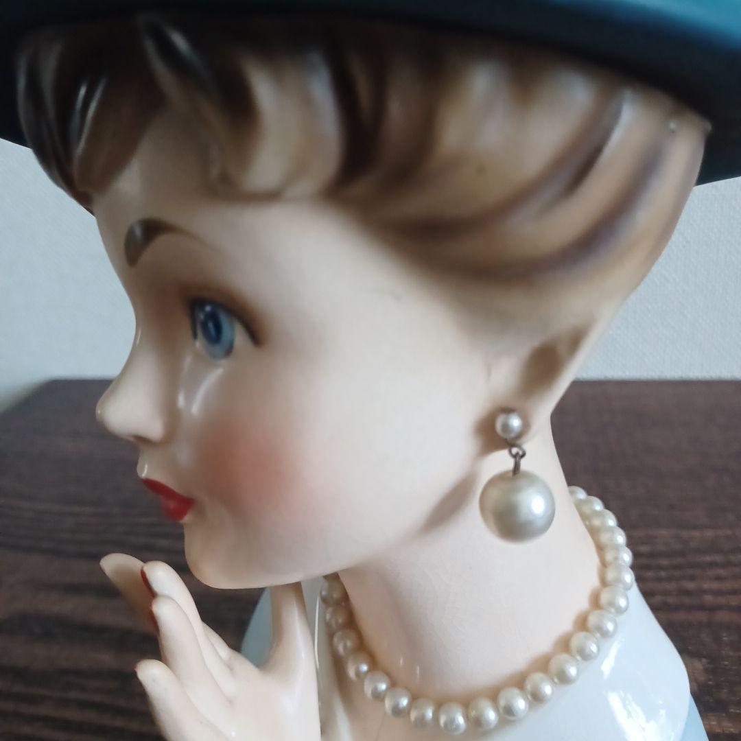 ビンテージ レディヘッドベース 陶器製の置物花瓶　ブルーの帽子としなやかな右手