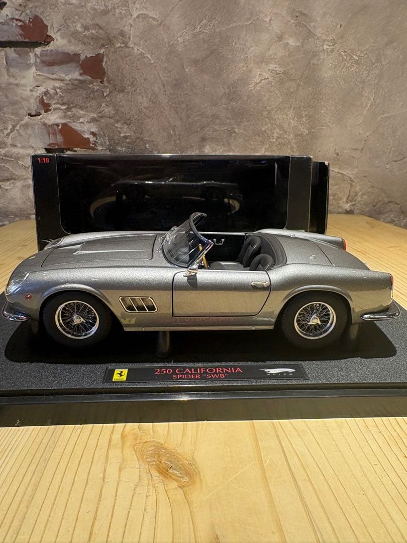 マテルエリート1/18フェラーリ250カリフォルニアスパイダーSWB