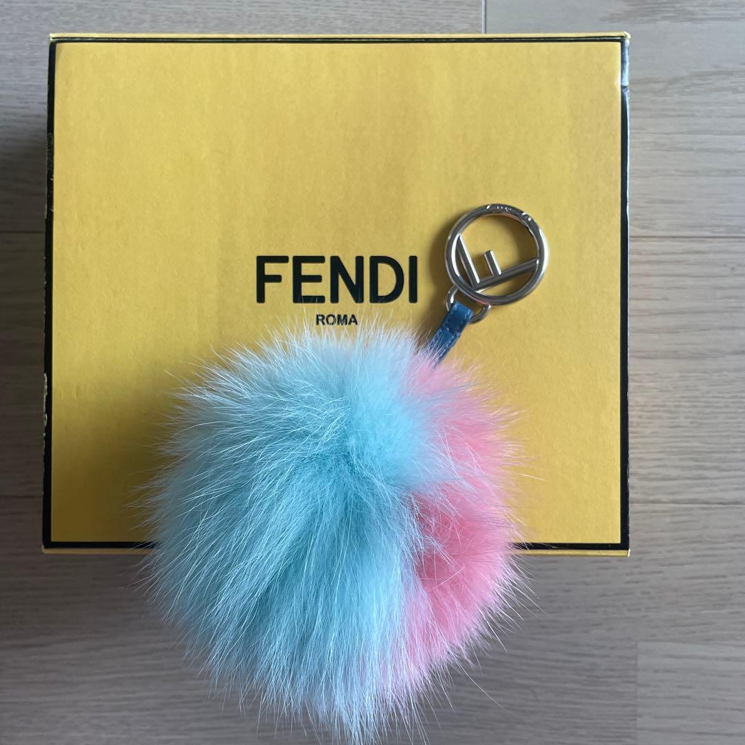 美品！FENDI ⭐︎フォックスファー チャーム 水色とピンク