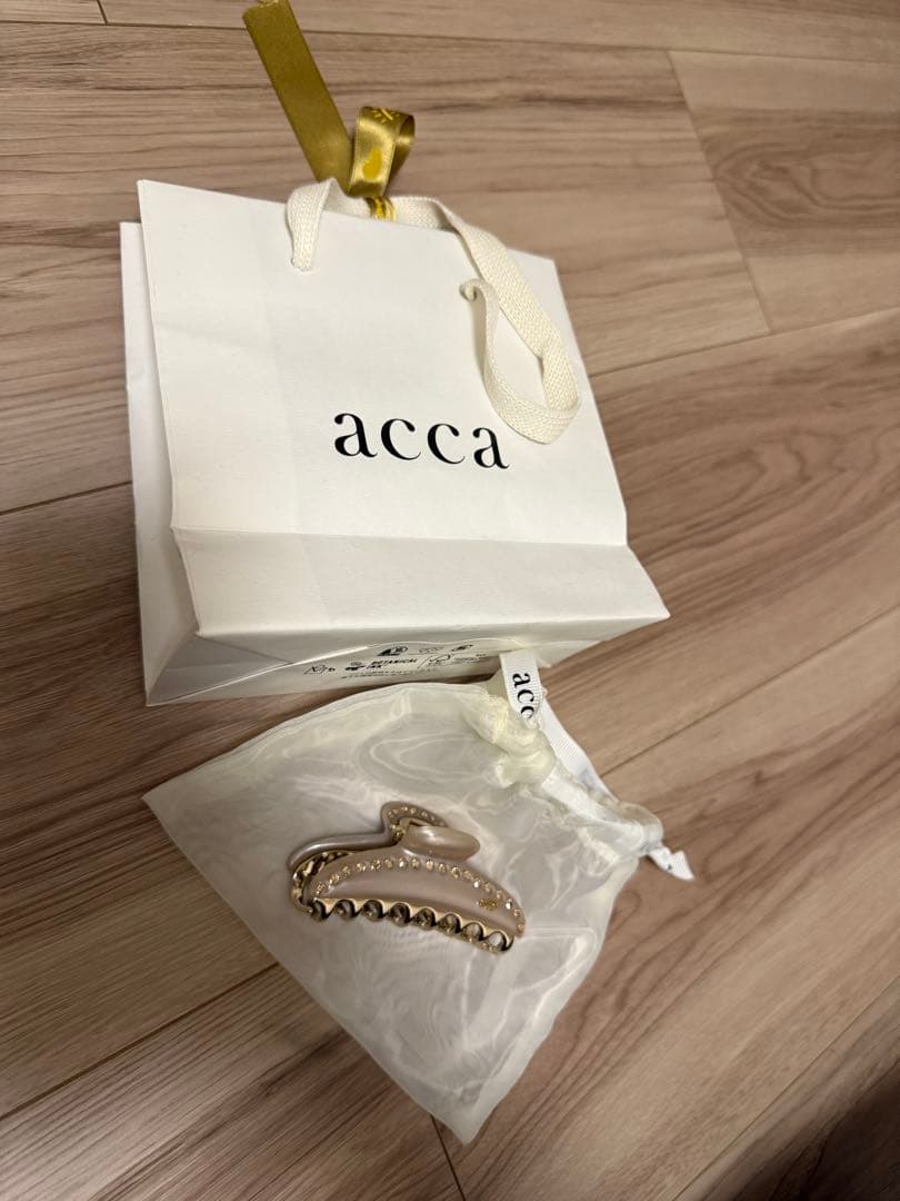 【新品未使用】acca ストーン付きヘアクリップ ベージュ Mサイズ