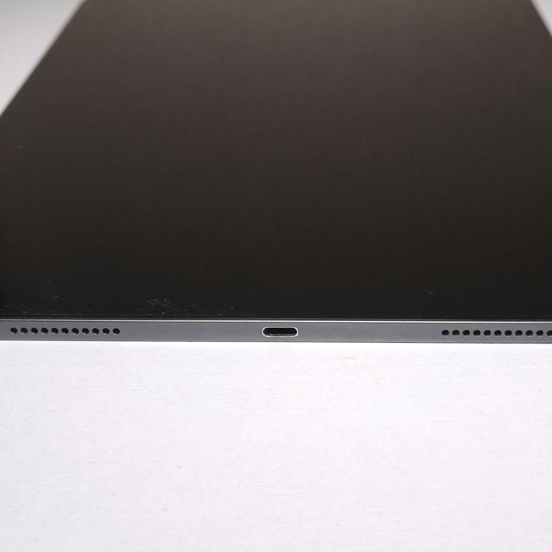 Apple iPad Pro 12.9インチ (第5世代)　別売ケース付属