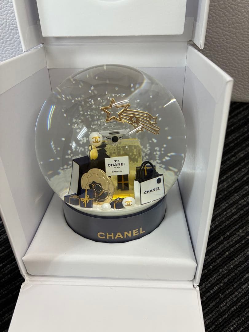 今日限定セール　シャネル　ビューティー　スノードーム　2025