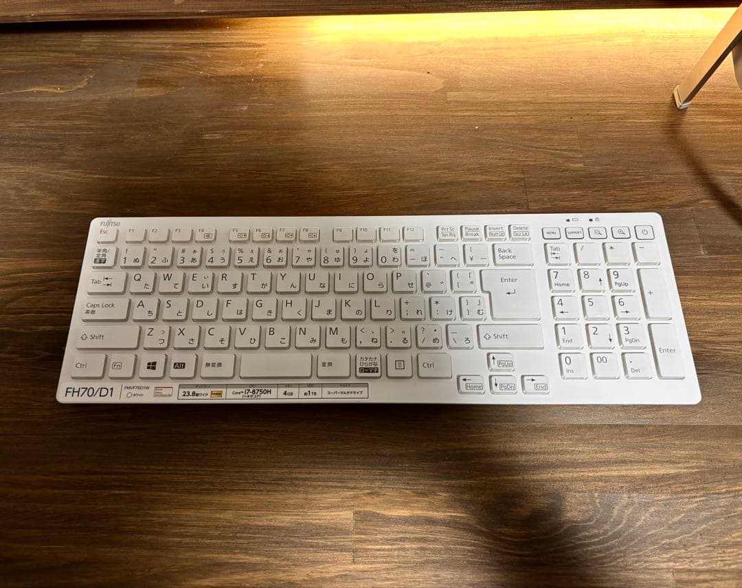 【送料込み！】本体モニタ一体型パソコン　富士通_FMVF70D1W