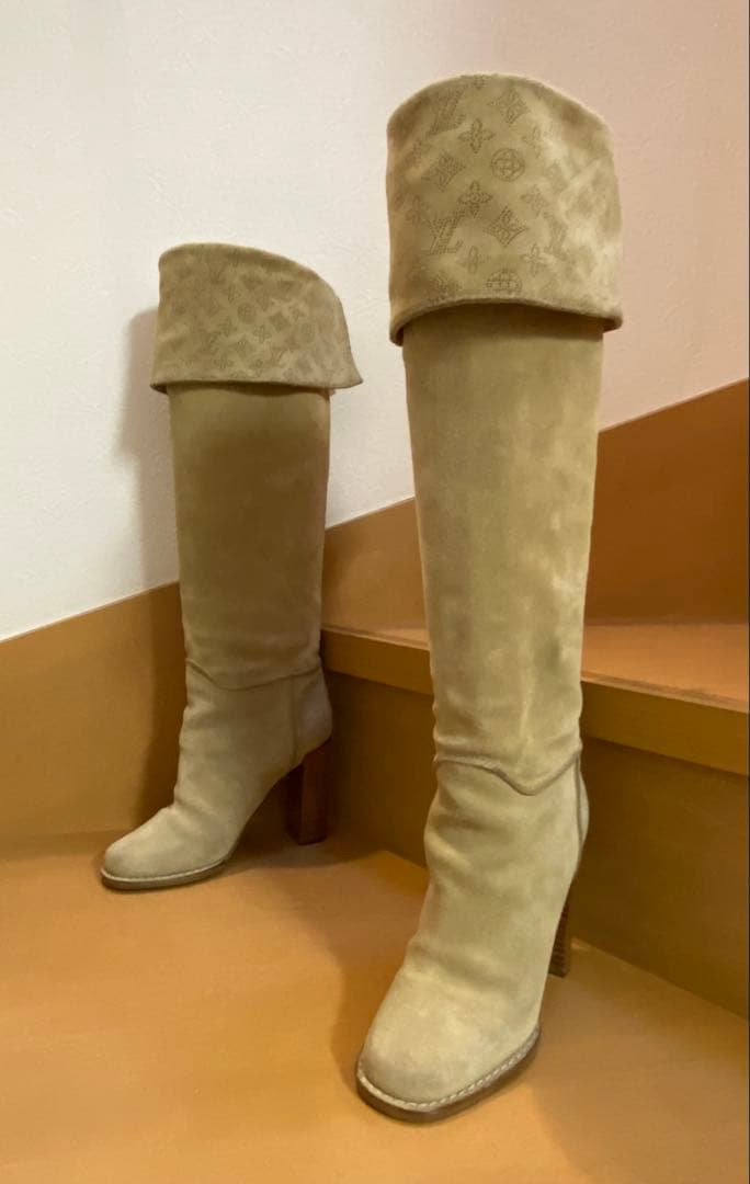 ルイ・ヴィトン　マヒナ　ロングブーツ　スエード　ベージュ　イタリア製