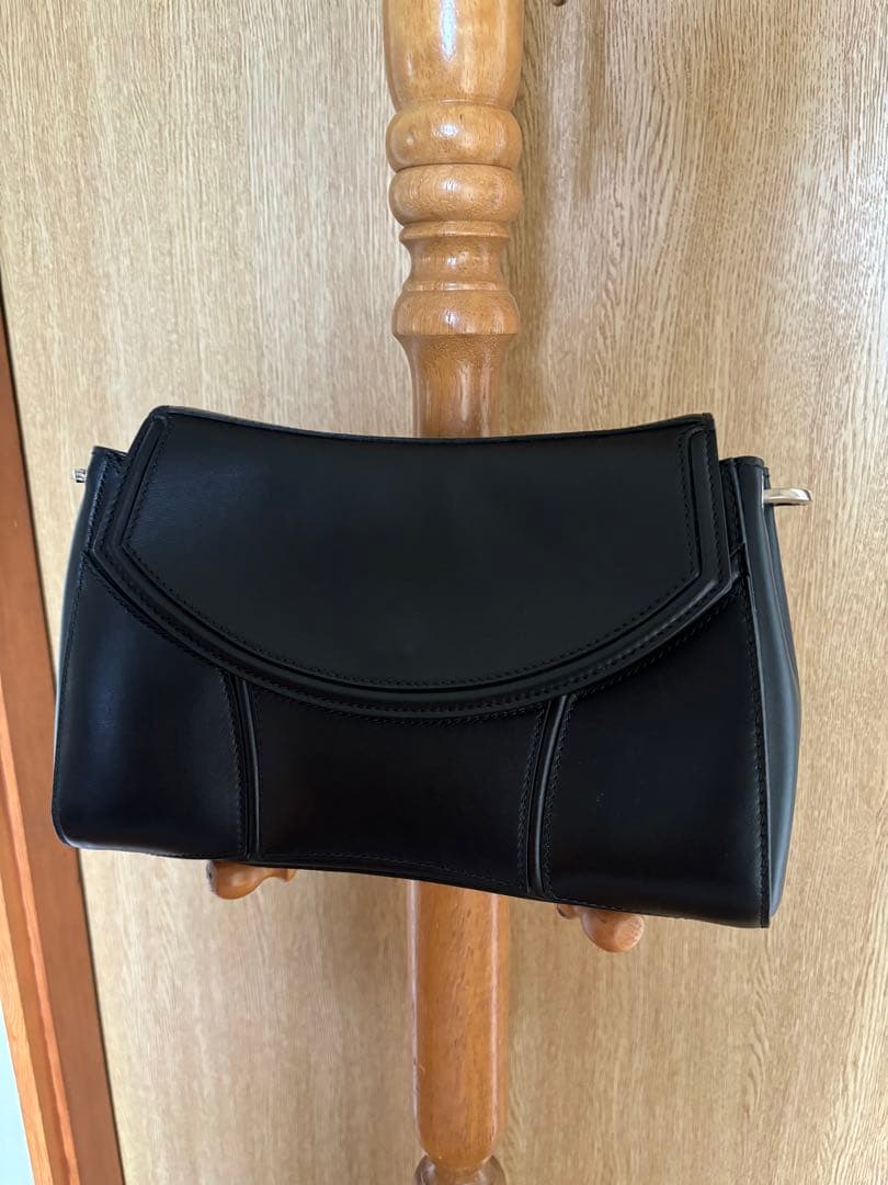 新品、未使用アレキサンダーマックイーンハンドバッグ