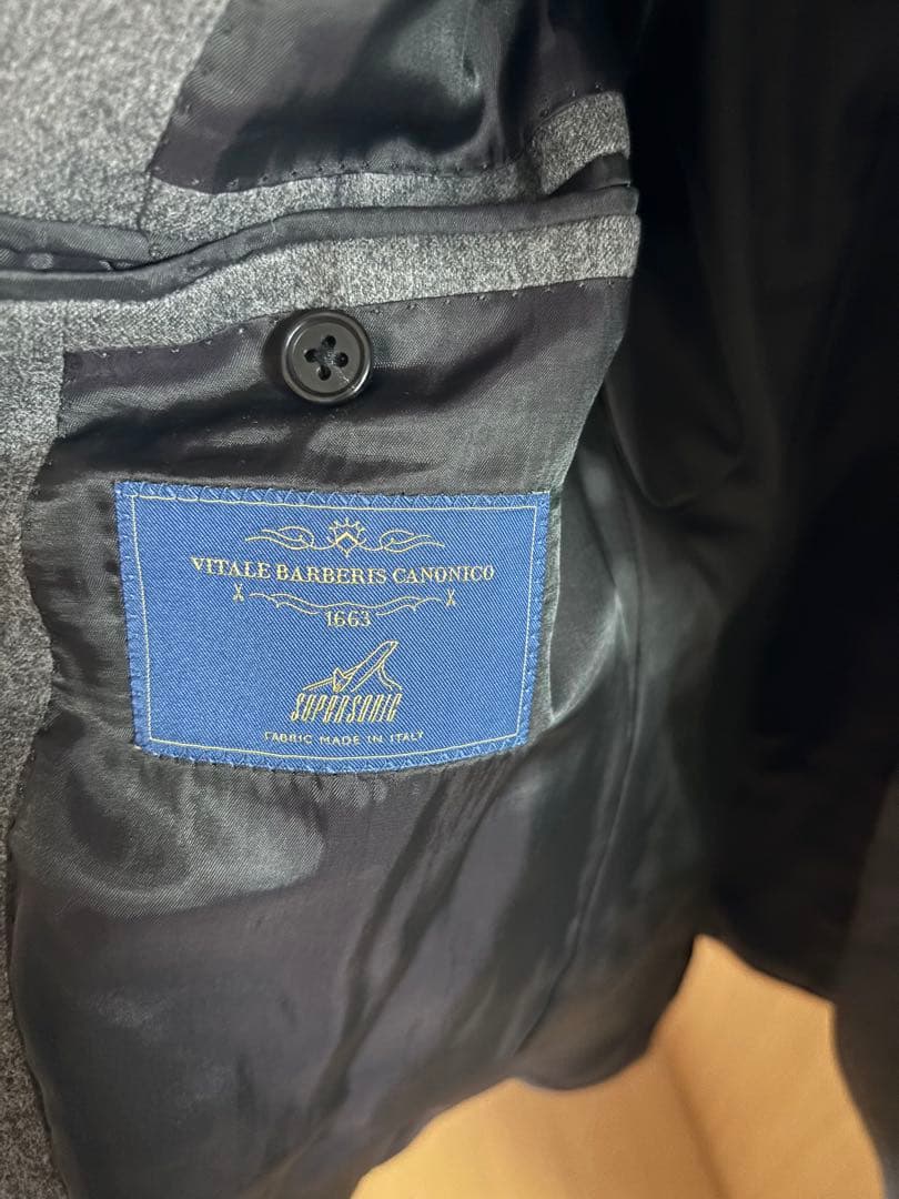 ウール素材(Canonico)のグレーのビジネスジャケット&パンツ