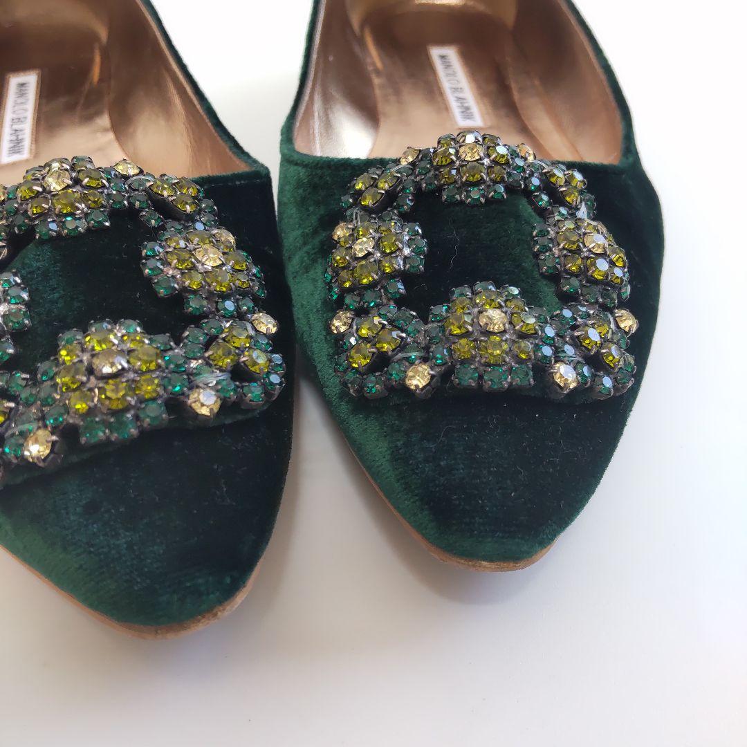 美品 マノロブラニク ハンギシ ベロア グリーン フラット パンプス ビジュー