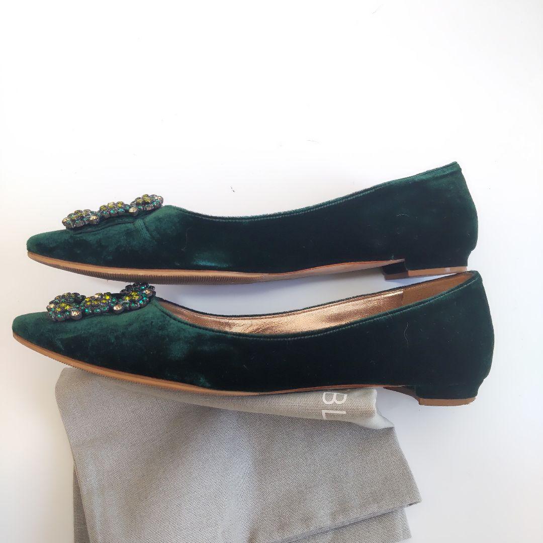 美品 マノロブラニク ハンギシ ベロア グリーン フラット パンプス ビジュー