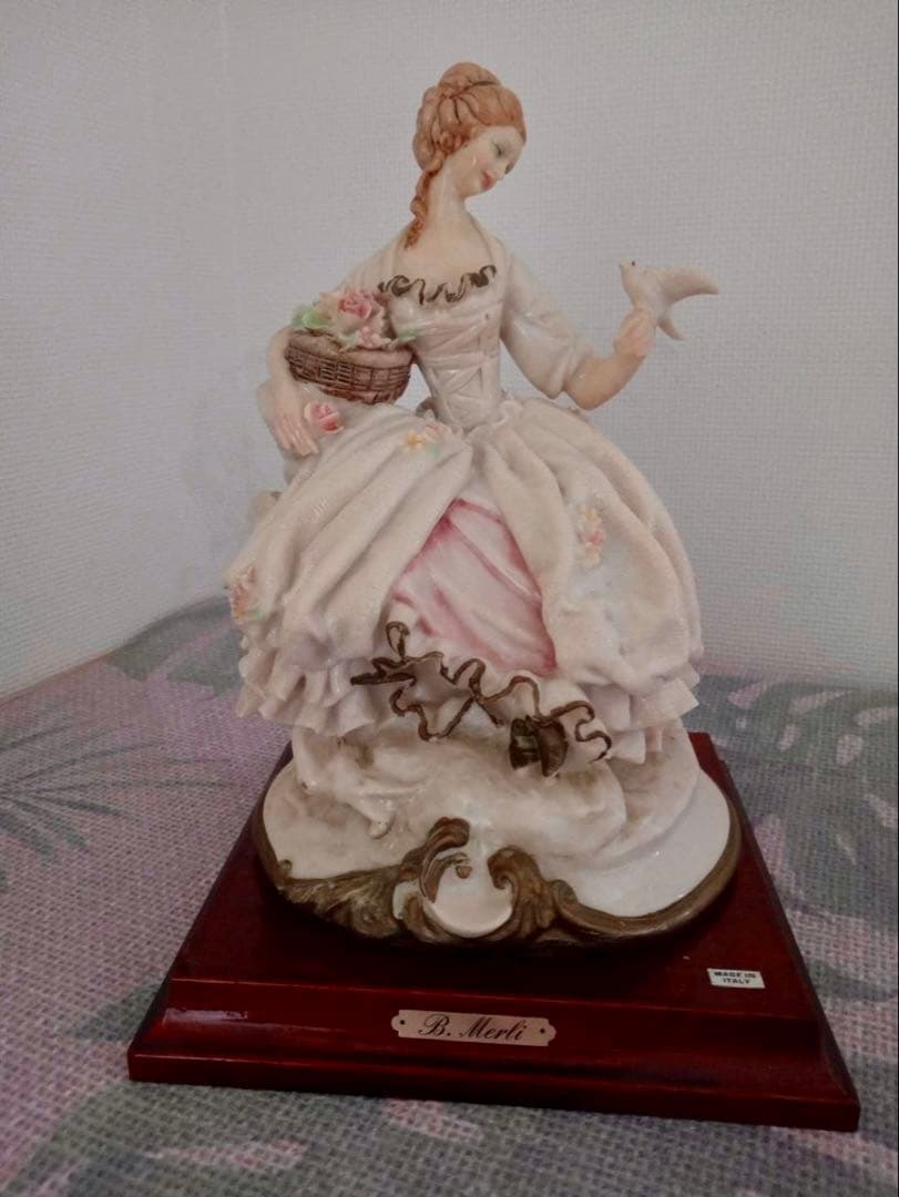 カポディモンテ　レース人形　フィギュリン　陶器　人形