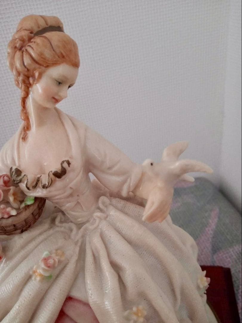 カポディモンテ　レース人形　フィギュリン　陶器　人形