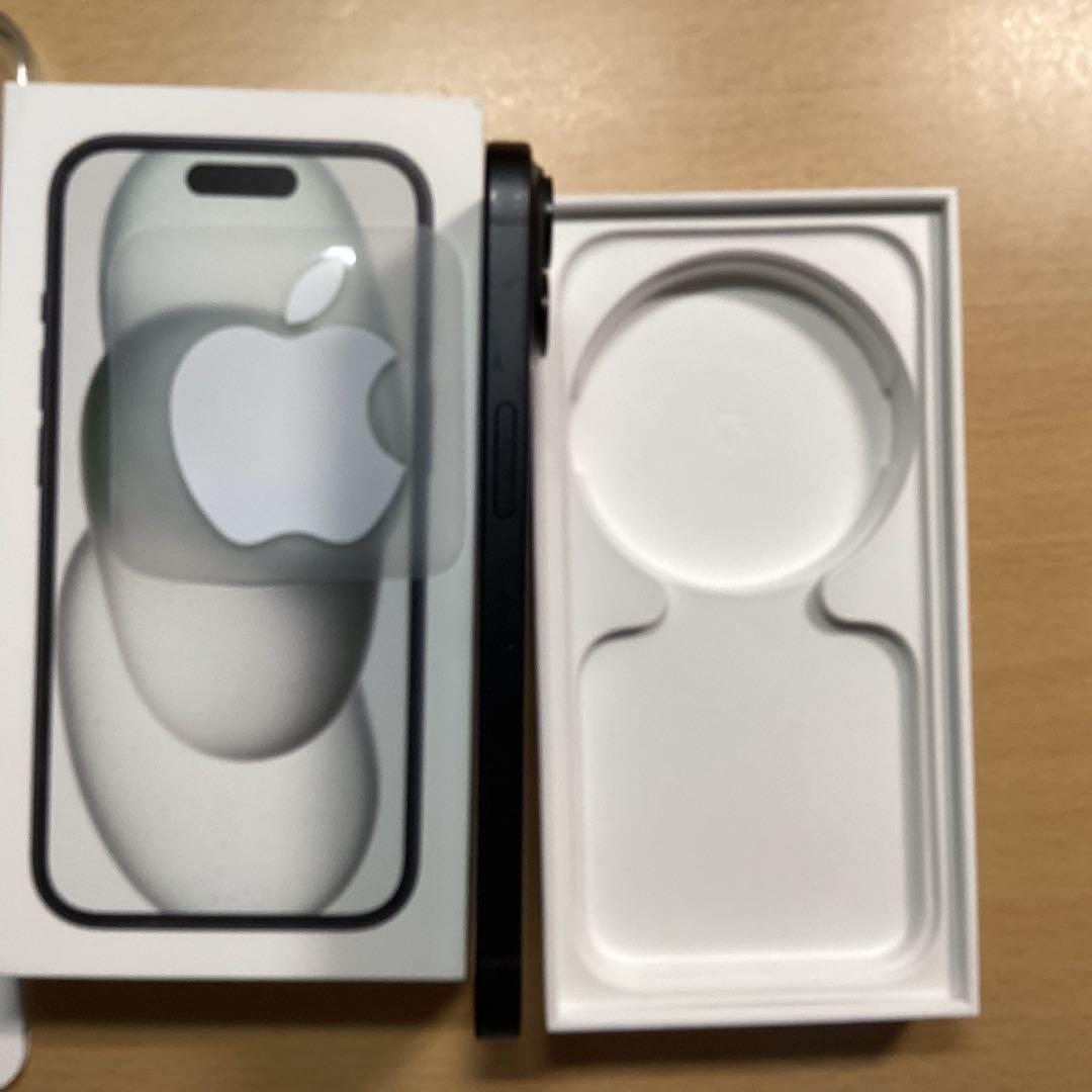 iPhone 15 256GBブラック ケース付き