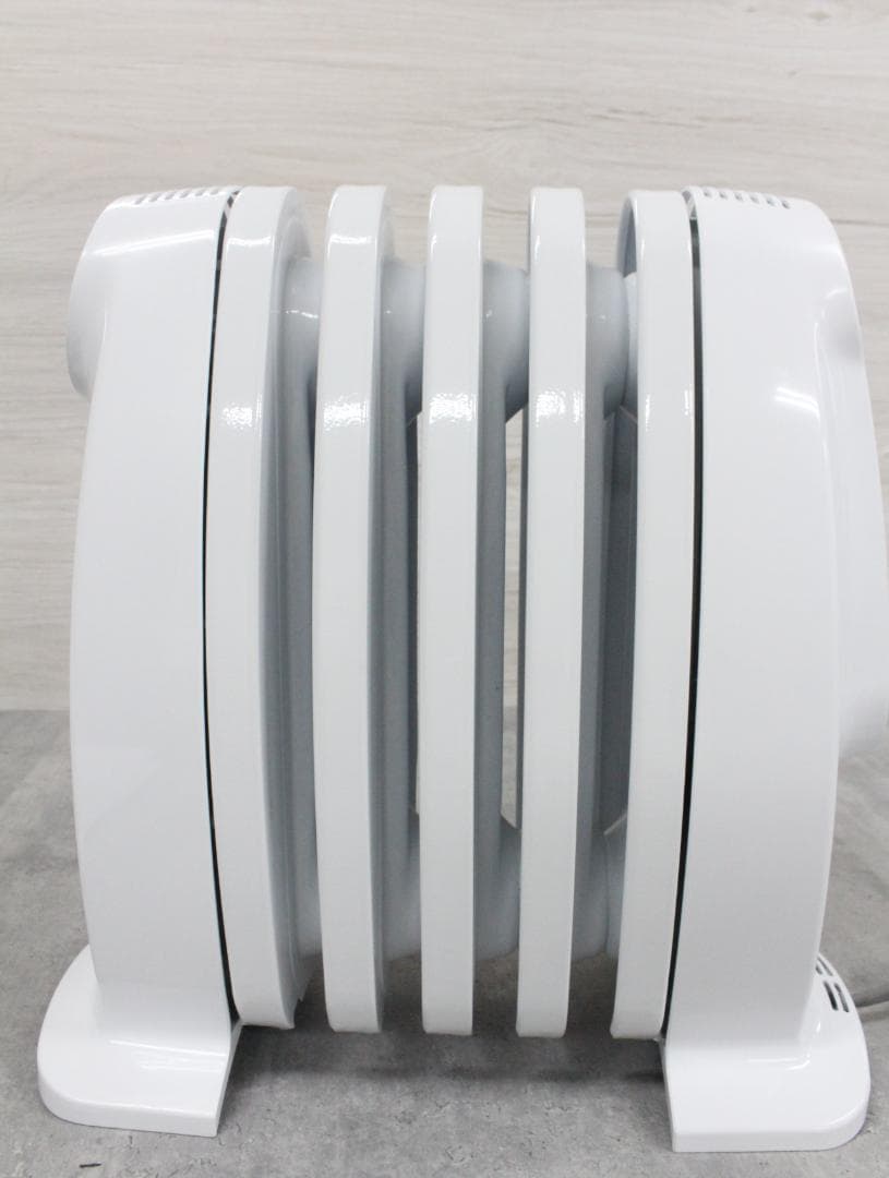 ▲美品 デロンギオイルヒーター NJ0505E 小型軽量