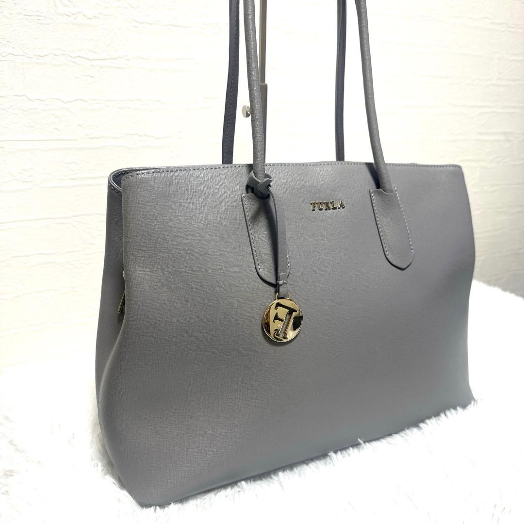 美品✨フルラ テッサ トートバッグ レザー グレー　底鋲 自立 A4 通勤 通学