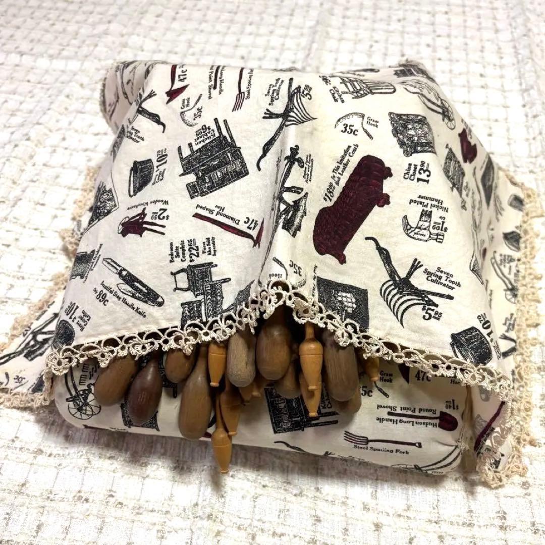 ボビンレース　ローラーピロー　クッサン　レース・木製ボビン付き　アンティーク