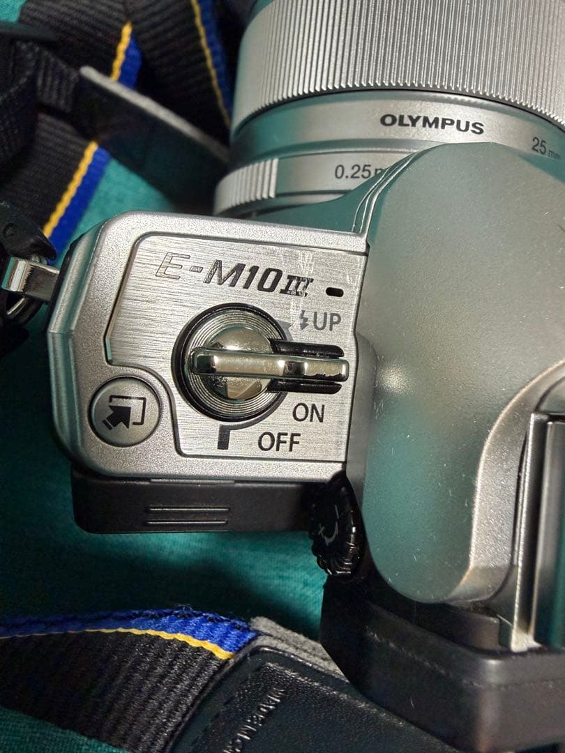 ミラーレスOM-D E-M10 MarkIII 単焦点レンズ25mm F1.8
