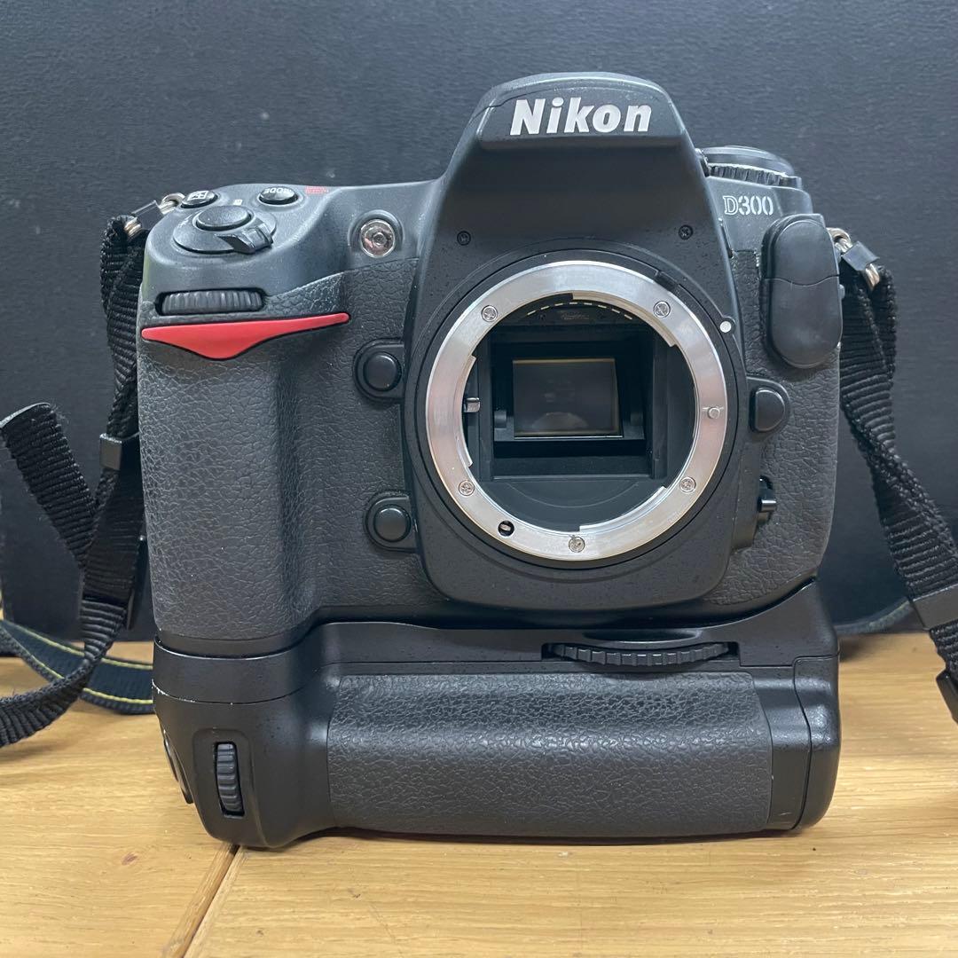 動作品 Nikon D300 デジタル一眼レフ ボディ MB-D10付き