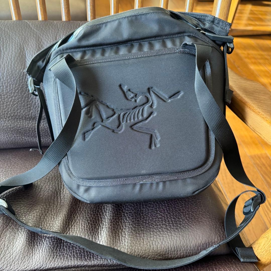 【美品】ARC'TERYX ARRO8 ショルダーバッグ