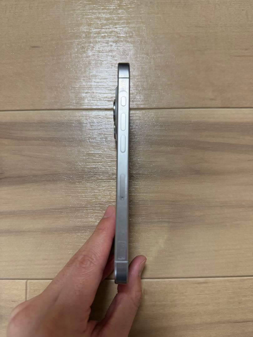 【ひろ】iPhone15Pro 256GB ホワイトチタニウム