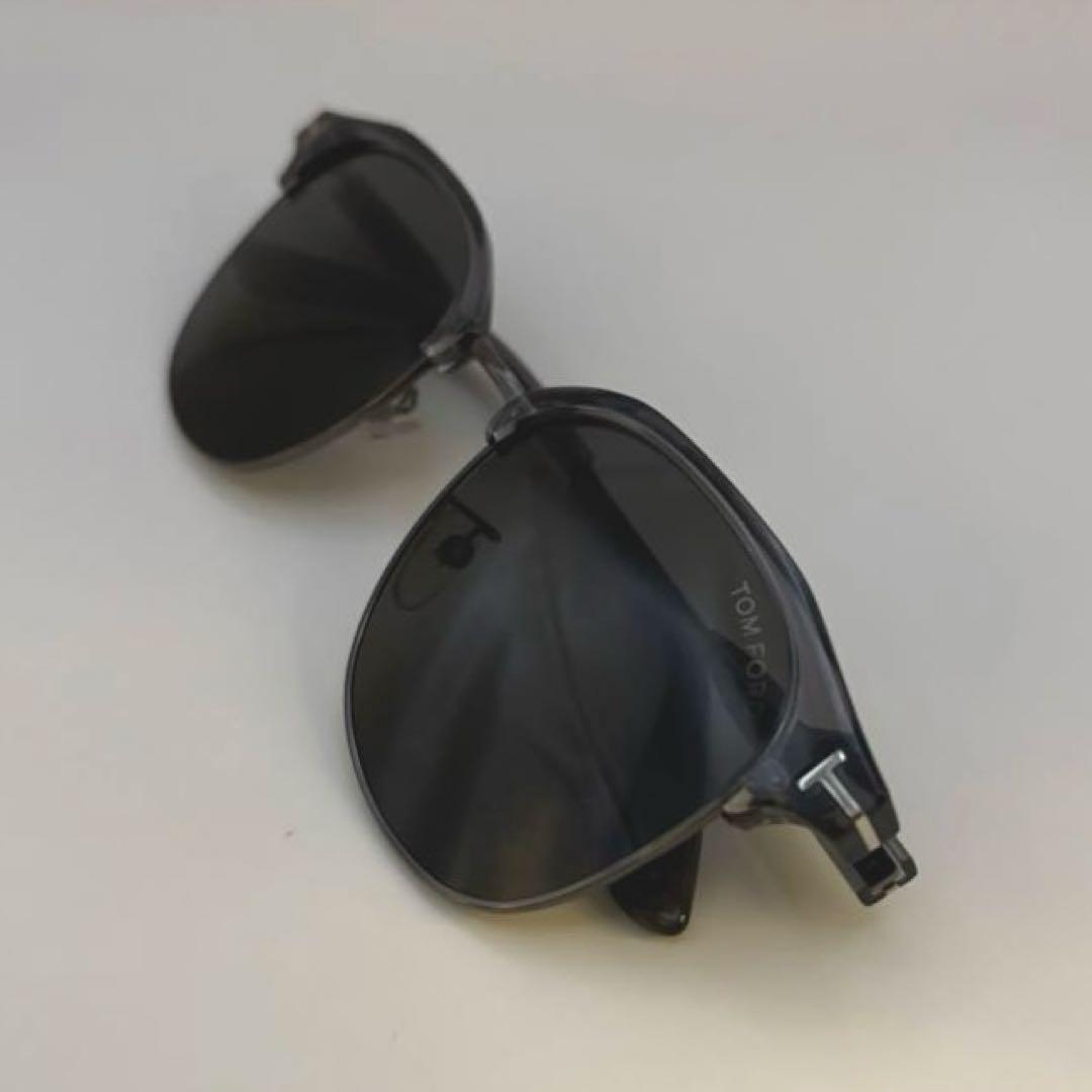 美品！TOM FORD トムフォード サングラス TF890-K クリアグレー