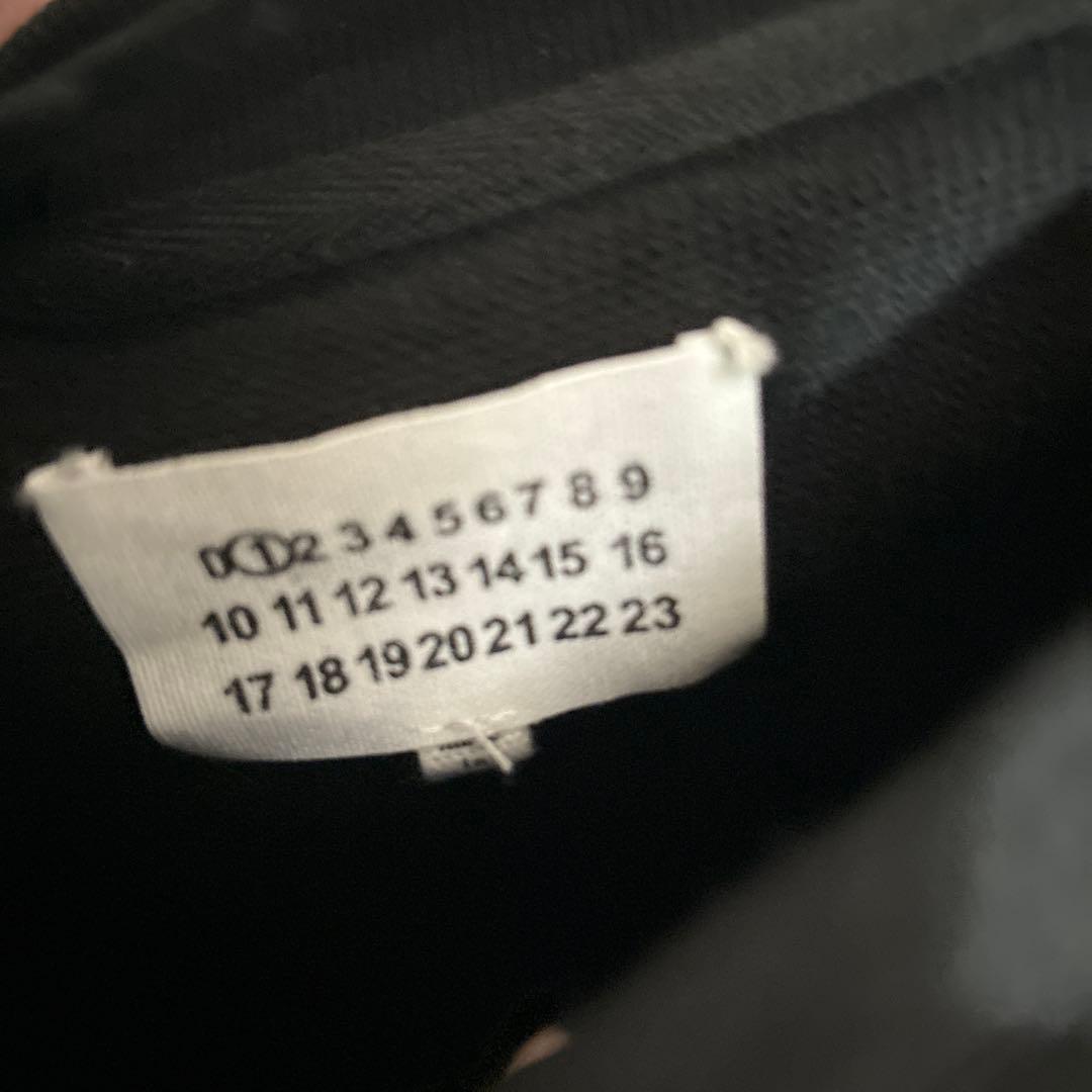 MM6 ブラック スウェットシャツ