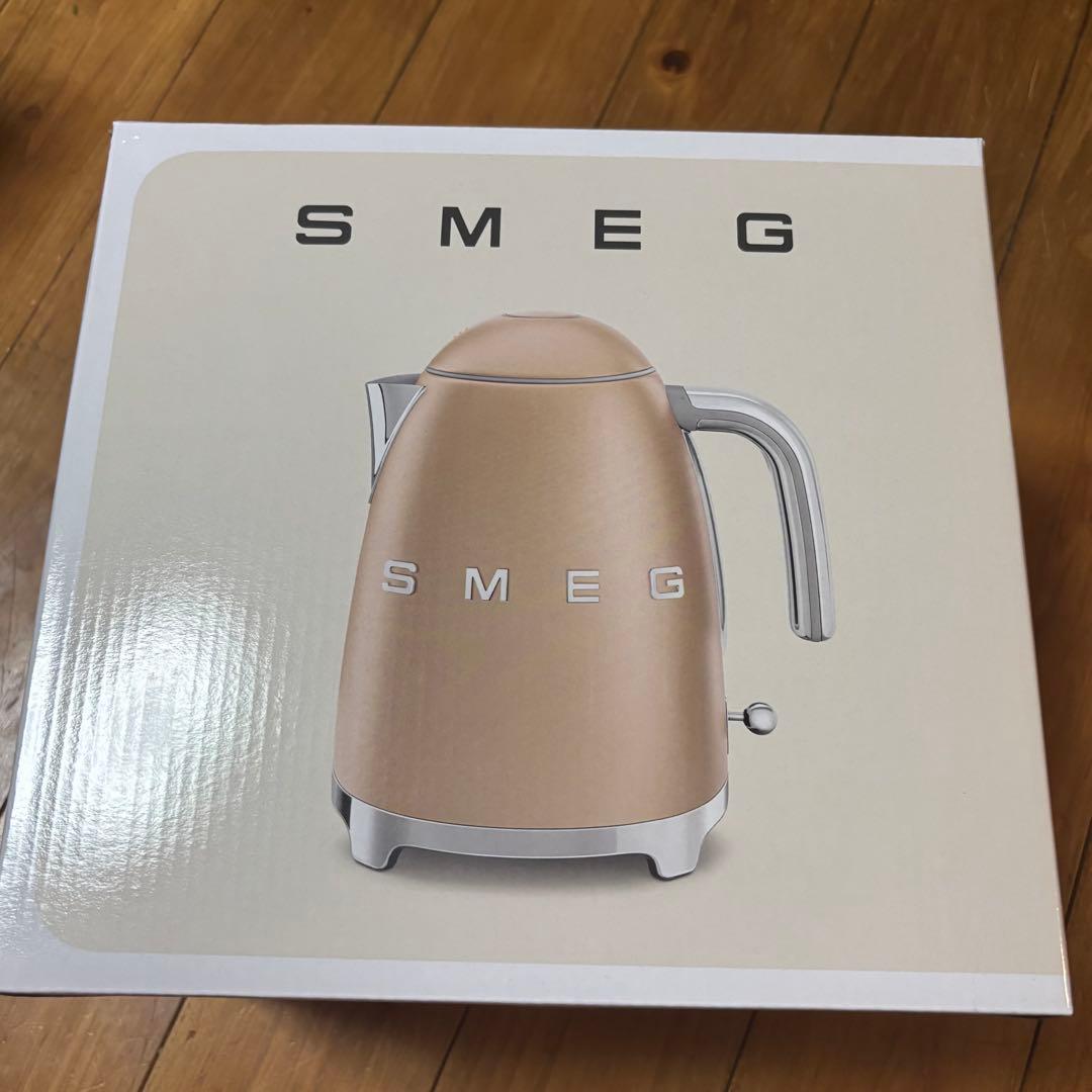 匿名便　SMEG スメッグ　電気ケトル シャンパンマット