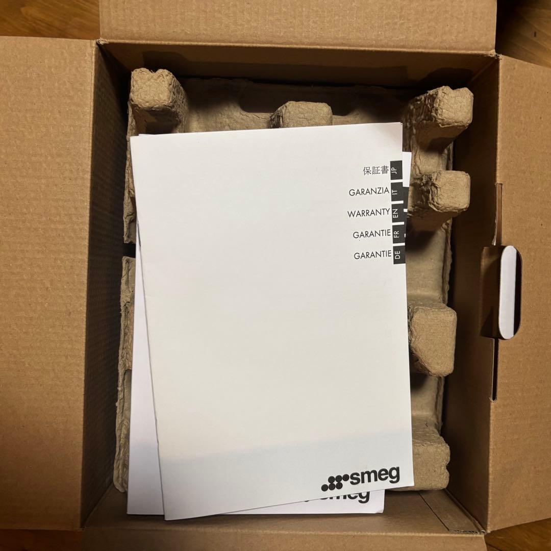 匿名便　SMEG スメッグ　電気ケトル シャンパンマット