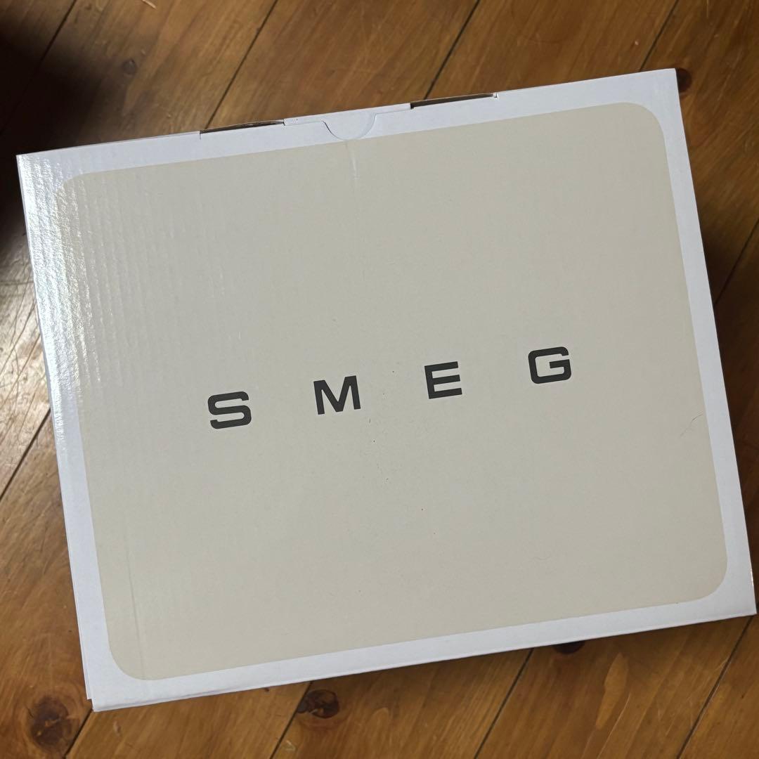 匿名便　SMEG スメッグ　電気ケトル シャンパンマット