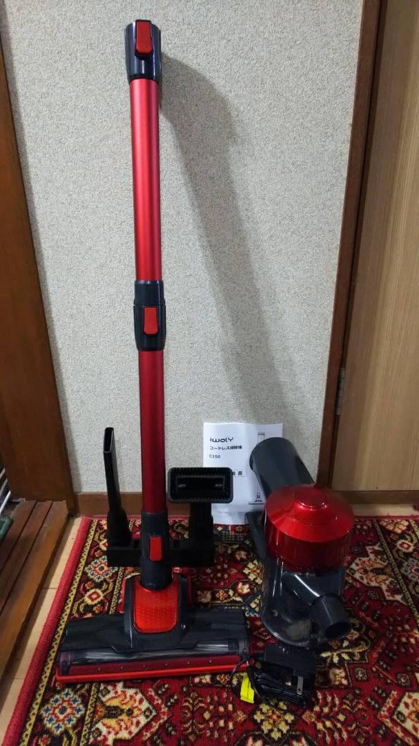 3段階の吸引力調節が可能なコードレススティック掃除機