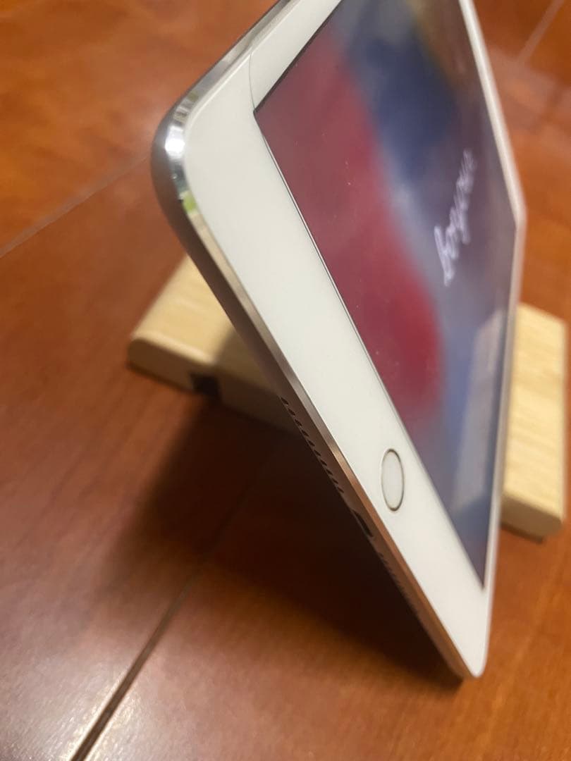 iPad mini 第4世代 ホワイト　Wi-Fiモデル　64GB apple