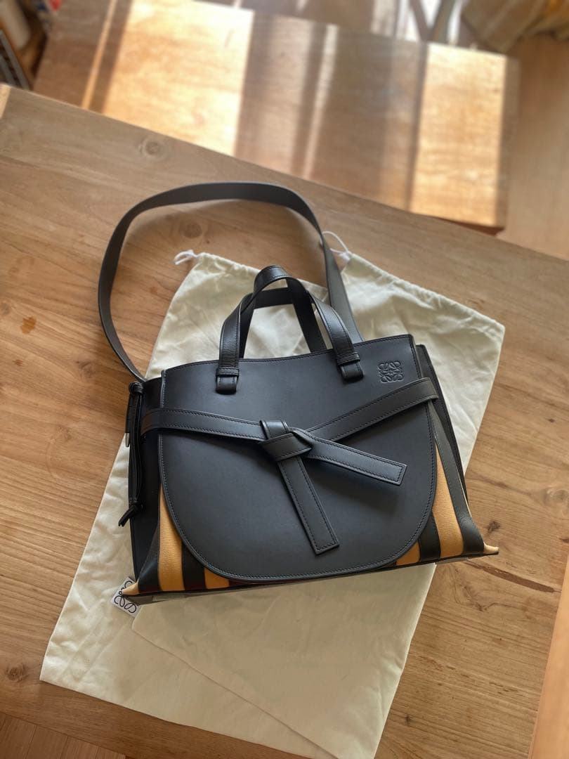 よる【ロエベ】GATE TOP HANDLE GRID BAG