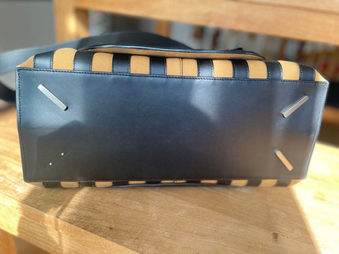 よる【ロエベ】GATE TOP HANDLE GRID BAG