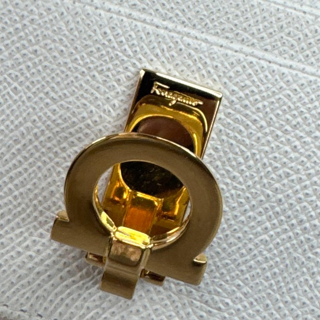 美品！サルヴァトーレフェラガモ カードケース ガンチーニ　レザー名刺ケース