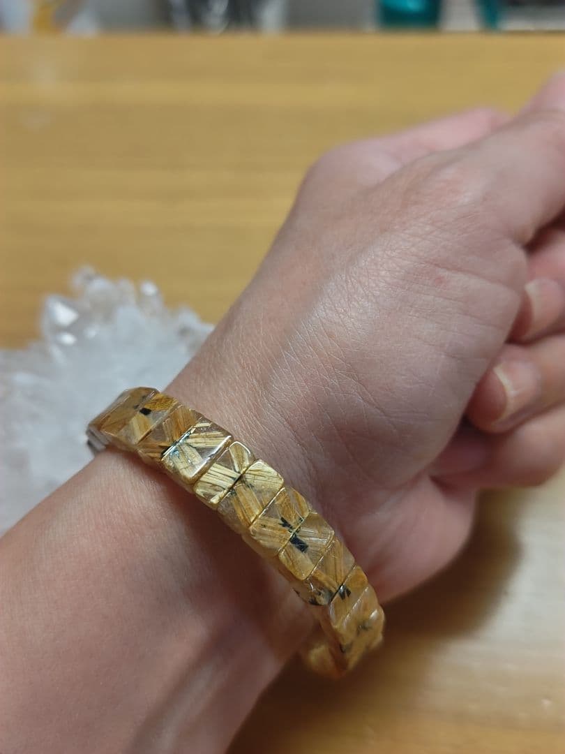 さくらです(⁠◡⁠ ⁠ω⁠ ⁠◡⁠)ヘマタイトインタイチンルチルバングル