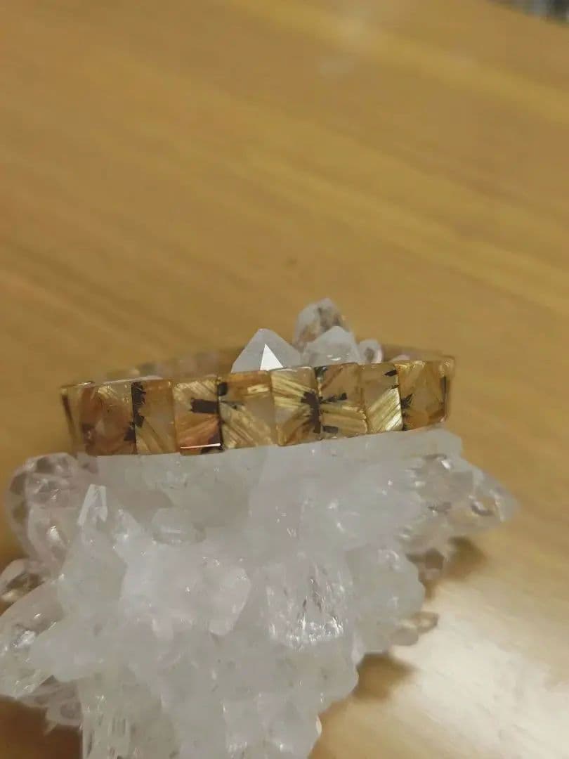 さくらです(⁠◡⁠ ⁠ω⁠ ⁠◡⁠)ヘマタイトインタイチンルチルバングル