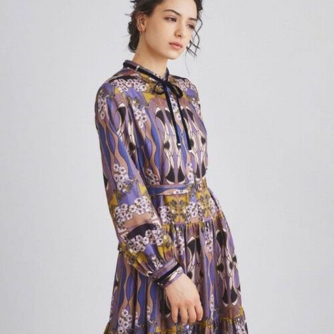 美品 グレースコンチネンタル　ヌーボープリントティアードワンピース