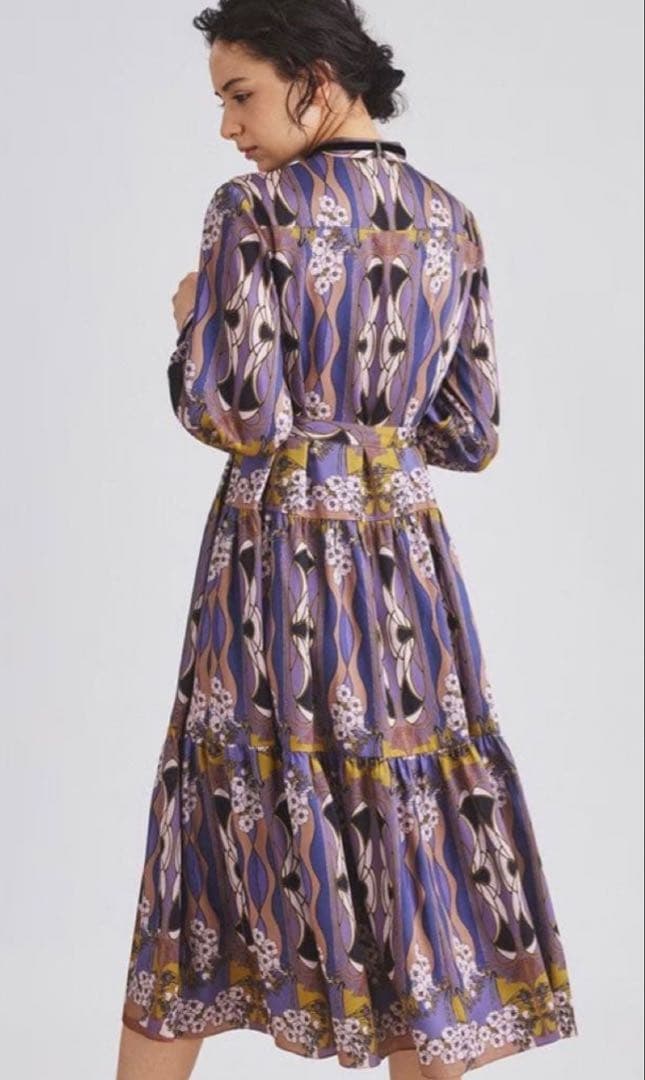 美品 グレースコンチネンタル　ヌーボープリントティアードワンピース