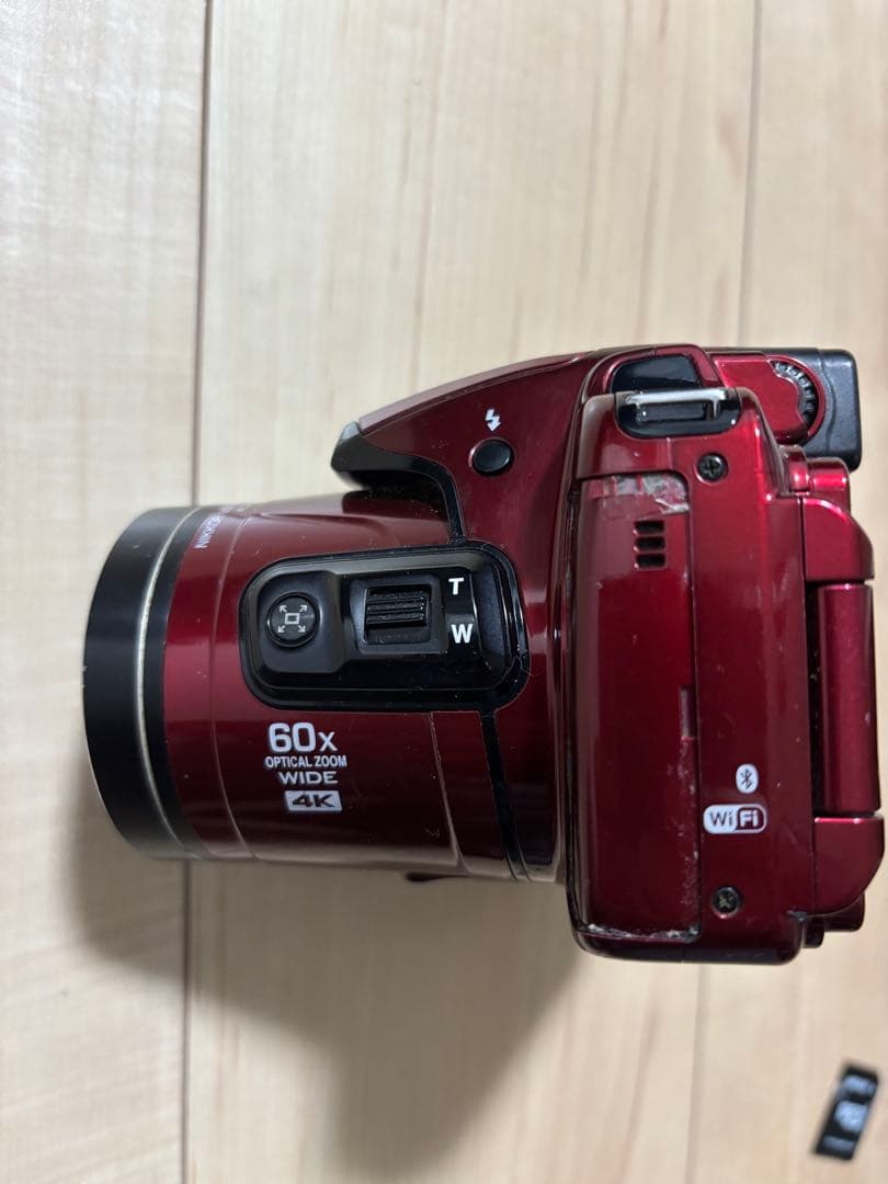 Nikon COOLPIXデジタル一眼レフカメラ レッド
