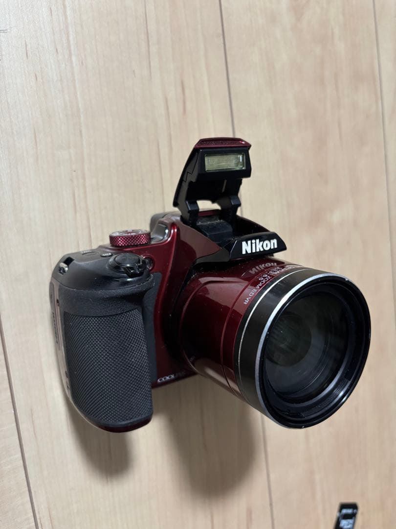 Nikon COOLPIXデジタル一眼レフカメラ レッド