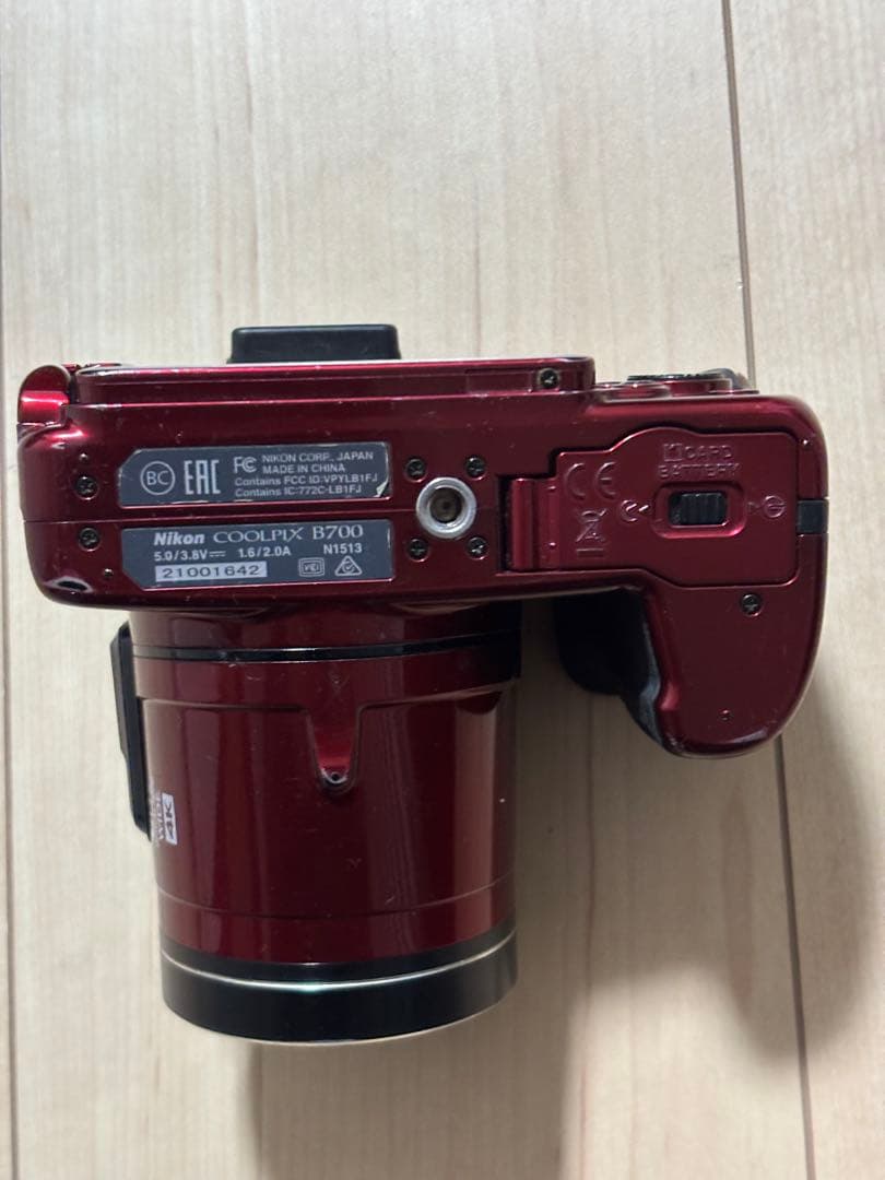 Nikon COOLPIXデジタル一眼レフカメラ レッド