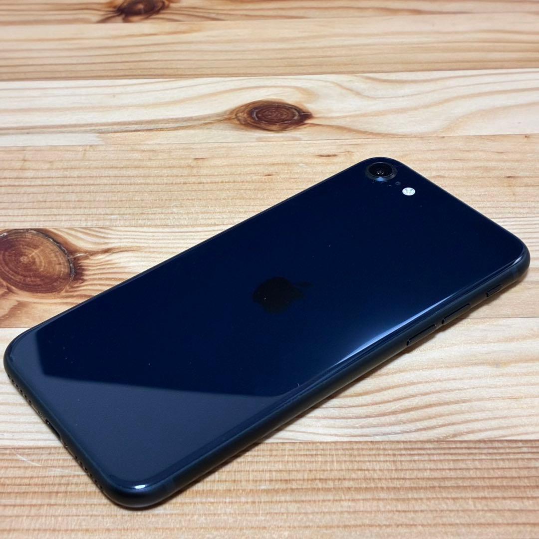 エ*ツ様 バッテリー新品　iPhoneSE第3世代64GB SIMフリー　美品