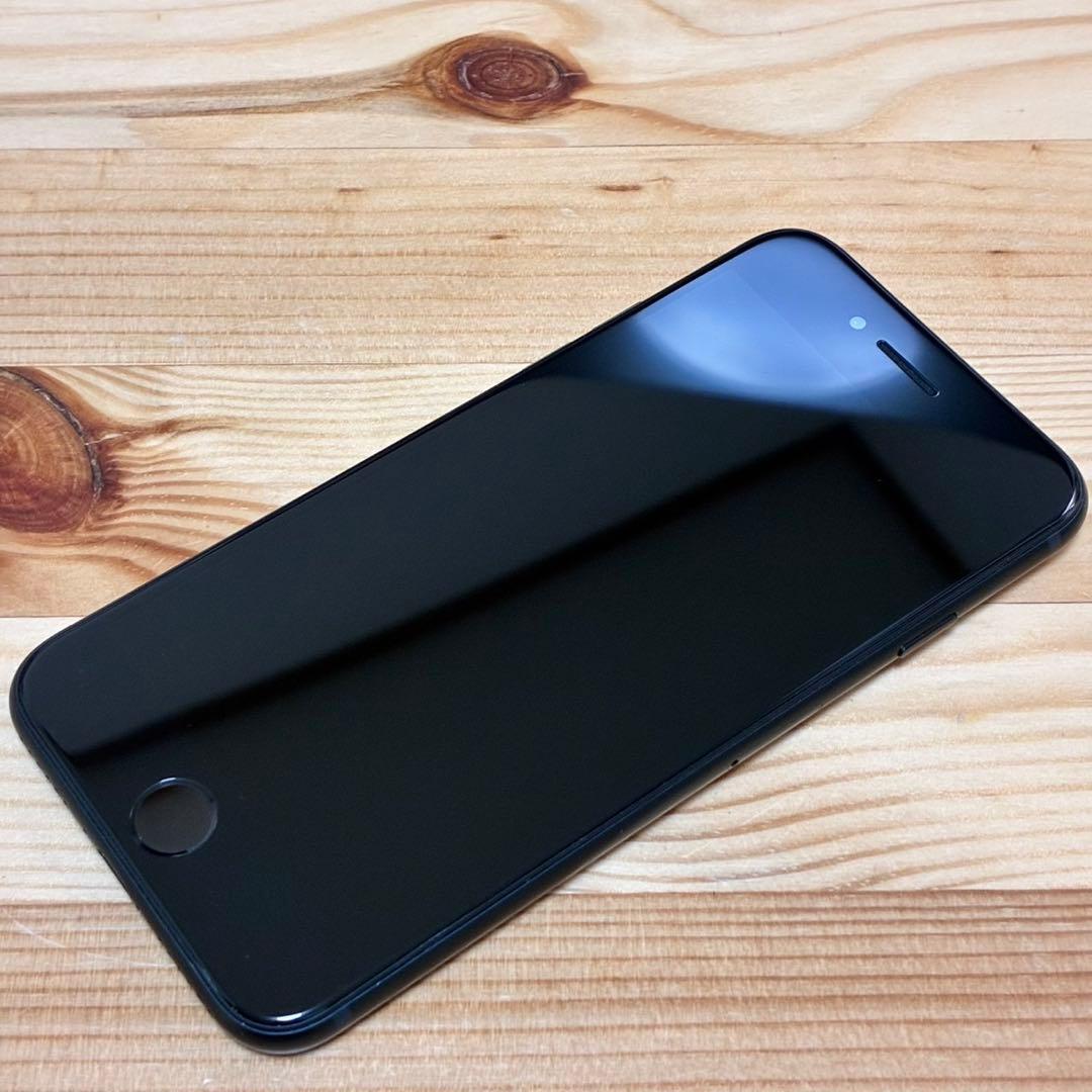 エ*ツ様 バッテリー新品　iPhoneSE第3世代64GB SIMフリー　美品