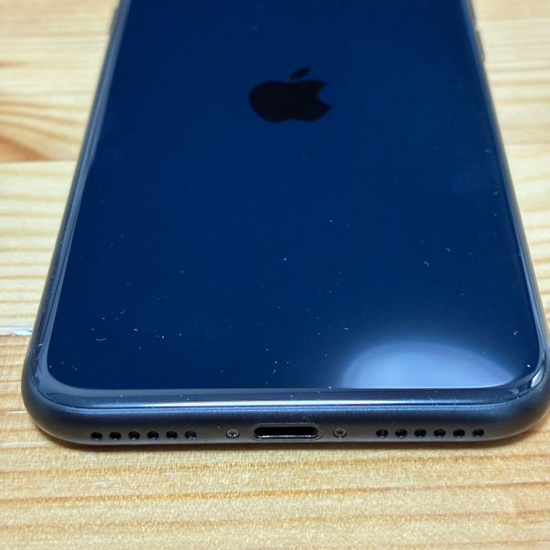 エ*ツ様 バッテリー新品　iPhoneSE第3世代64GB SIMフリー　美品