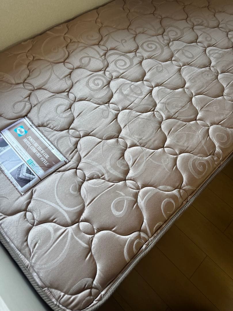 【1/8まで出品】シングルベッドフレーム +マットレス