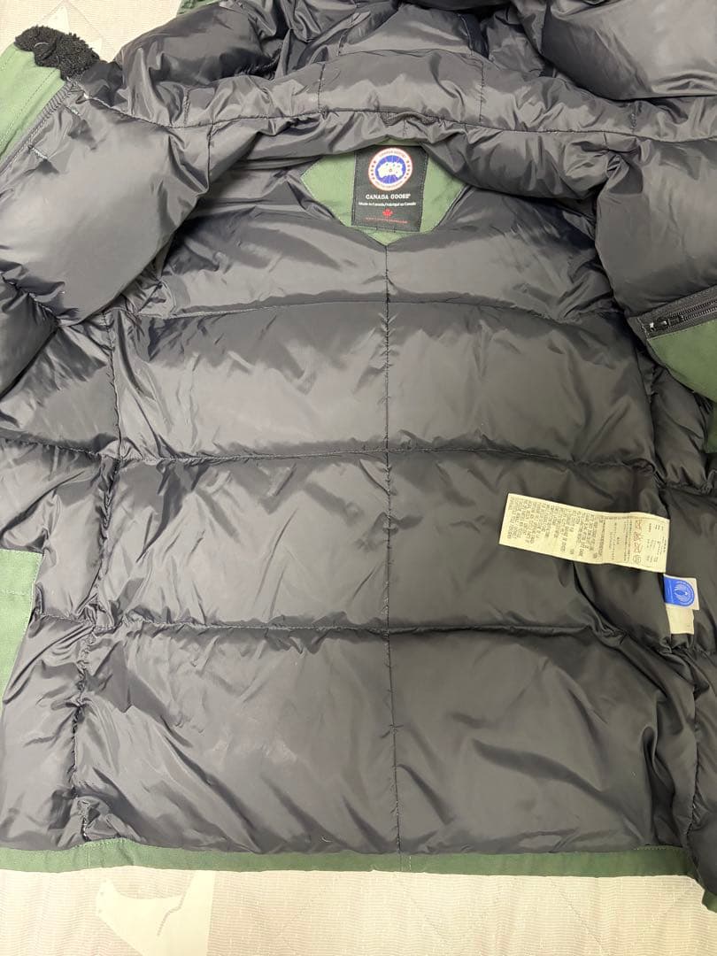   カナダグース ダウンジャケット ブラック/グリーン