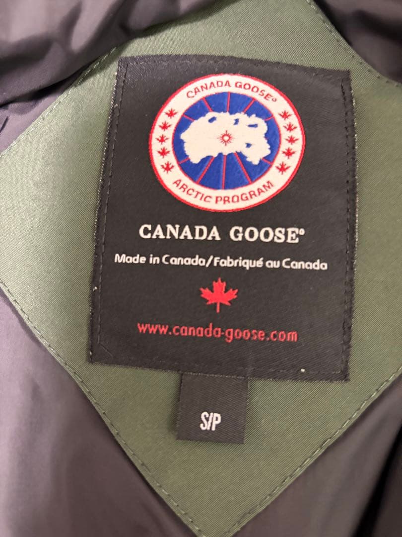   カナダグース ダウンジャケット ブラック/グリーン