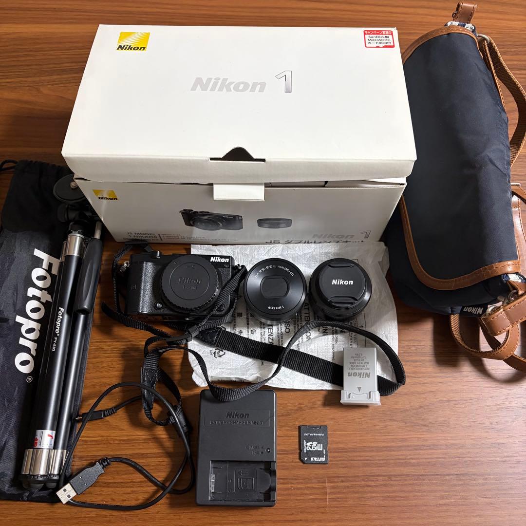 Nikon 1 J5 本体　単焦点レンズ・三脚・カメラケース付き