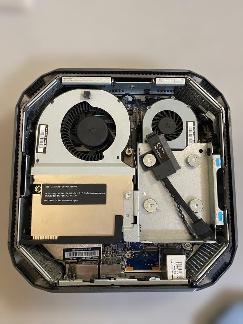 Z2 Mini G4 Workstation Xeon 2224G グラボ搭載