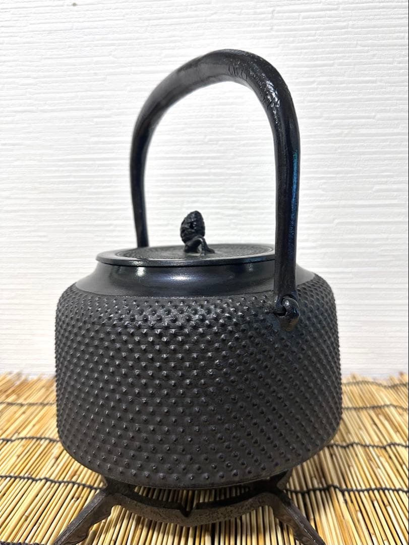 未使用品　成龍堂鋳造所 伝統工芸士 及川　齋（齋峰)造万代屋アラレ3升　南部鉄瓶